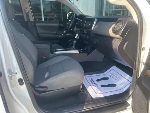 Used 2021 Toyota Tacoma SR5 AWD/4WD image 14