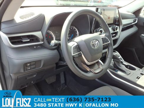 Used 2023 Toyota Highlander LE image 8