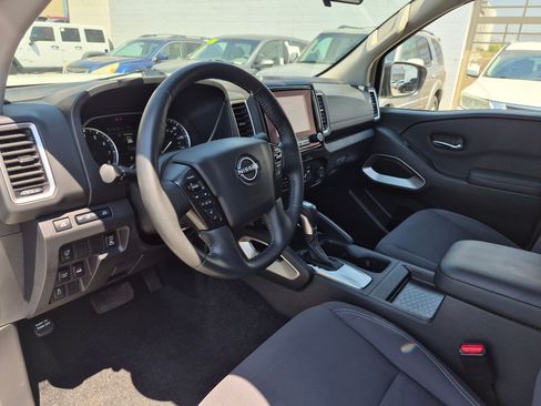 Used 2023 Nissan Frontier SV w/ Technology Package AWD/4WD image 16