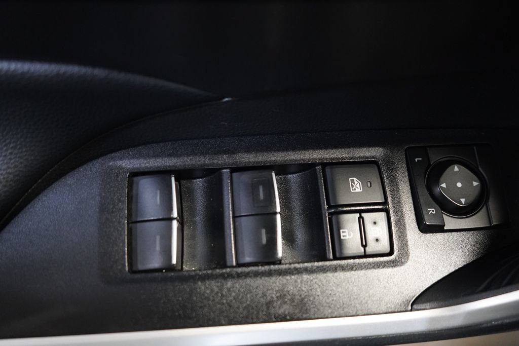 Used 2025 Toyota RAV4 XLE AWD/4WD image 30