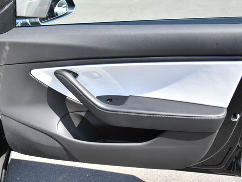 Used 2018 Tesla Model 3 Long Range image 39