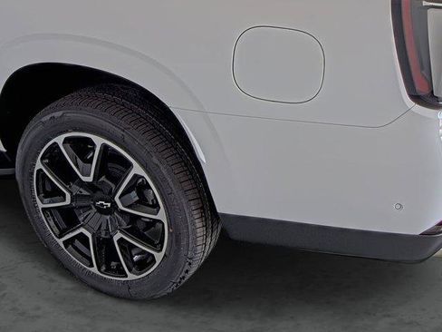 New 2026 Chevrolet Suburban RST image 9