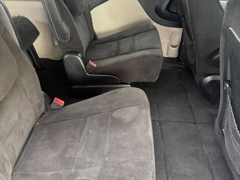 Used 2016 Dodge Grand Caravan SXT image 22