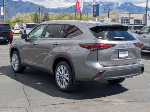 New 2026 Toyota Highlander Limited AWD/4WD image 3