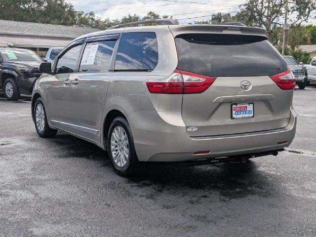Used 2017 Toyota Sienna XLE FWD image 5