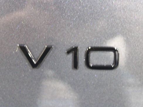 Used 2017 Audi R8 V10 w/ Carbon Exterior Package image 26