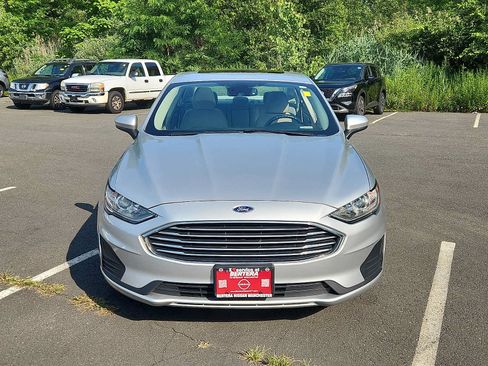 Used 2019 Ford Fusion SE FWD image 2