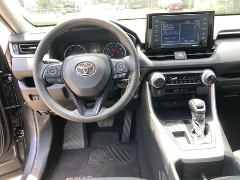 Used 2022 Toyota RAV4 LE FWD image 13