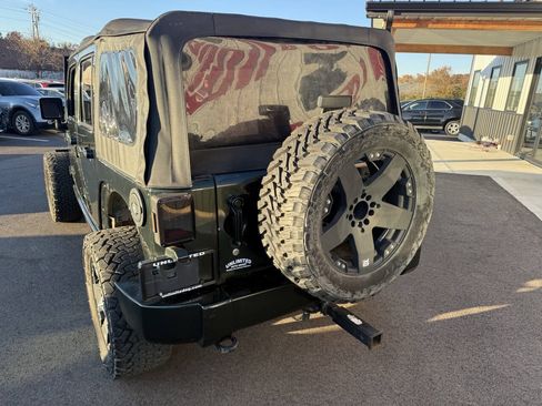 Used 2011 Jeep Wrangler Unlimited Rubicon w/ Dual Top Group AWD/4WD image 10