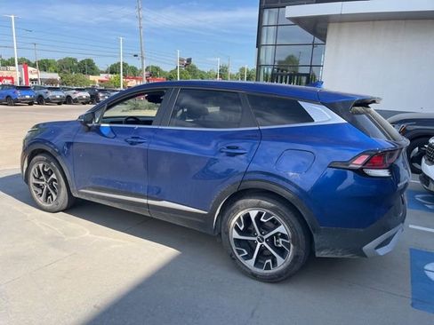 Used 2025 Kia Sportage EX FWD image 4