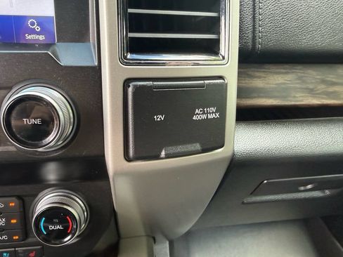 Used 2020 Ford F150 Lariat w/ Equipment Group 502A Luxury AWD/4WD image 35