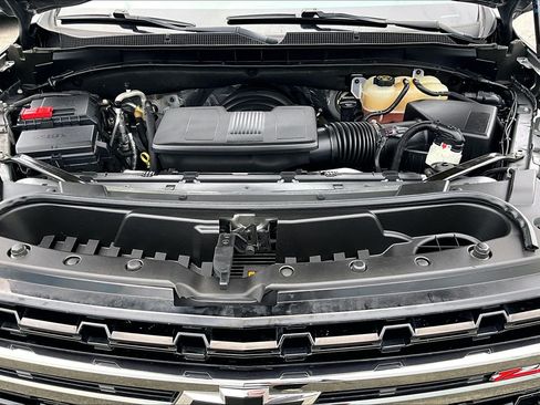 Used 2022 Chevrolet Suburban Z71 w/ Luxury Package AWD/4WD image 10