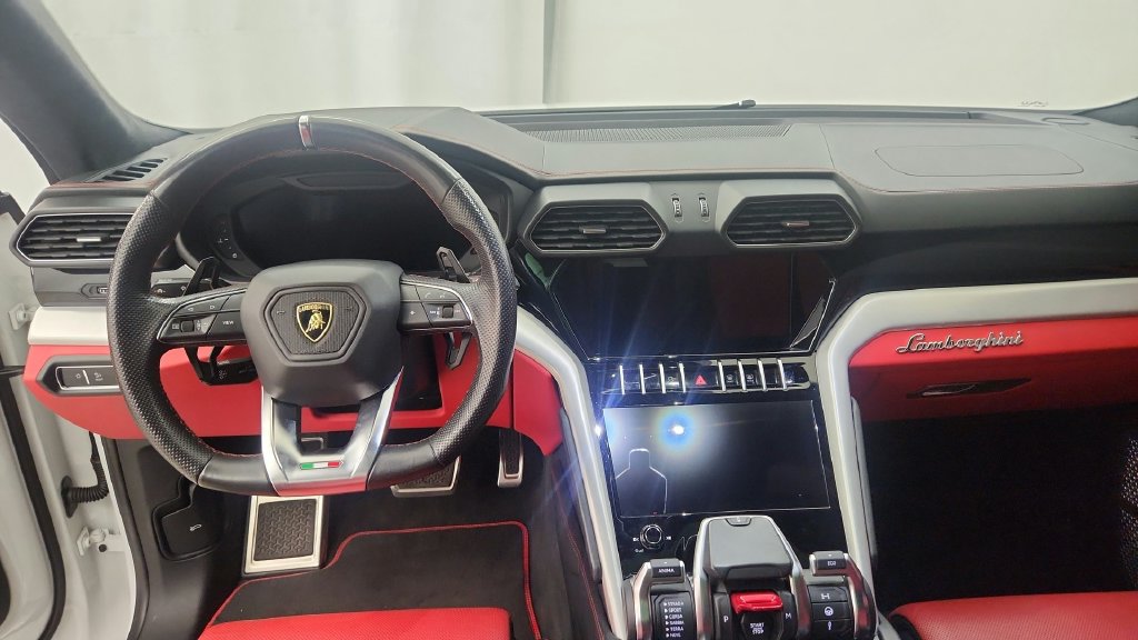 Used 2020 Lamborghini Urus AWD/4WD image 36