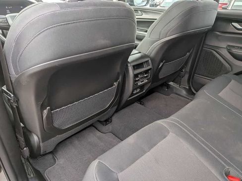 Used 2023 Jeep Grand Cherokee Laredo AWD/4WD image 17