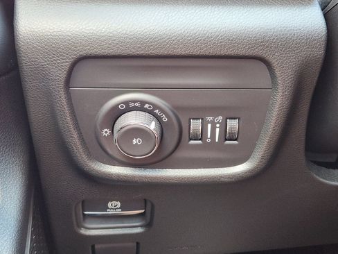Used 2024 Jeep Grand Cherokee Limited AWD/4WD image 31