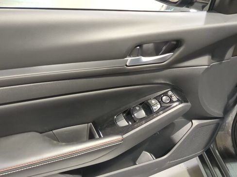 Used 2024 Nissan Altima 2.5 SR w/ SR Premium Package FWD image 15