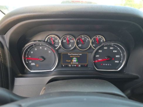 Used 2022 Chevrolet Silverado 1500 LT Trail Boss w/ Convenience Package II AWD/4WD image 6