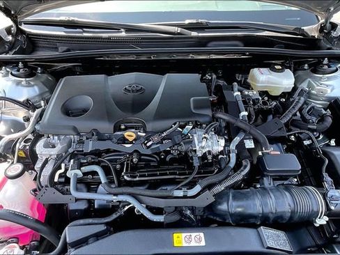Used 2022 Toyota Camry SE image 10