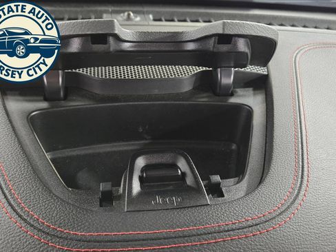Used 2019 Jeep Cherokee Trailhawk w/ Comfort/Convenience Group AWD/4WD image 15