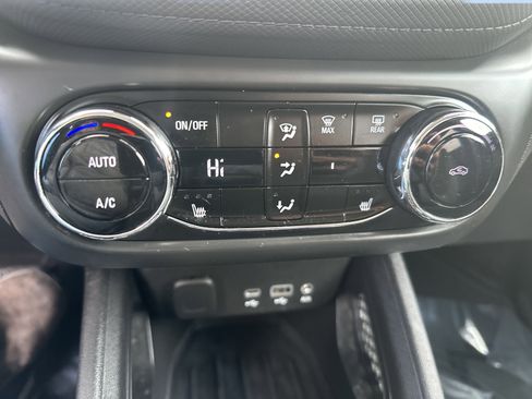 Certified 2022 Chevrolet TrailBlazer LT w/ Convenience Package image 17