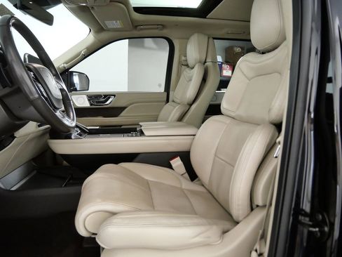 Certified 2021 Lincoln Navigator Reserve w/ Luxury Package AWD/4WD image 17