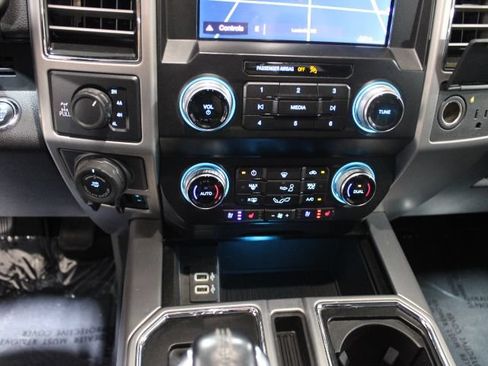 Used 2019 Ford F150 Platinum w/ Equipment Group 701A Luxury AWD/4WD image 33