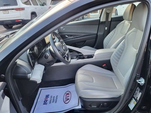 Used 2025 Hyundai Elantra Limited image 11