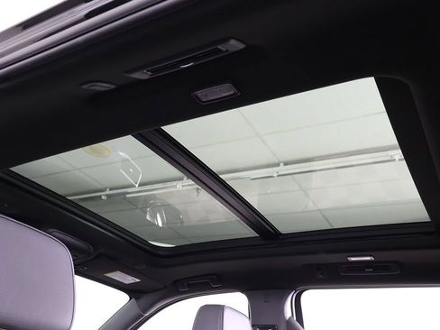 Used 2023 GMC Yukon XL Denali image 27