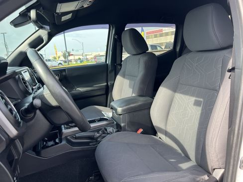 Used 2019 Toyota Tacoma TRD Sport AWD/4WD image 13