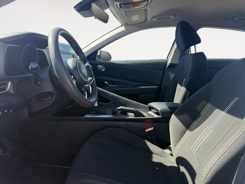 Used 2022 Hyundai Elantra SEL w/ Preferred Accessory Package FWD image 9
