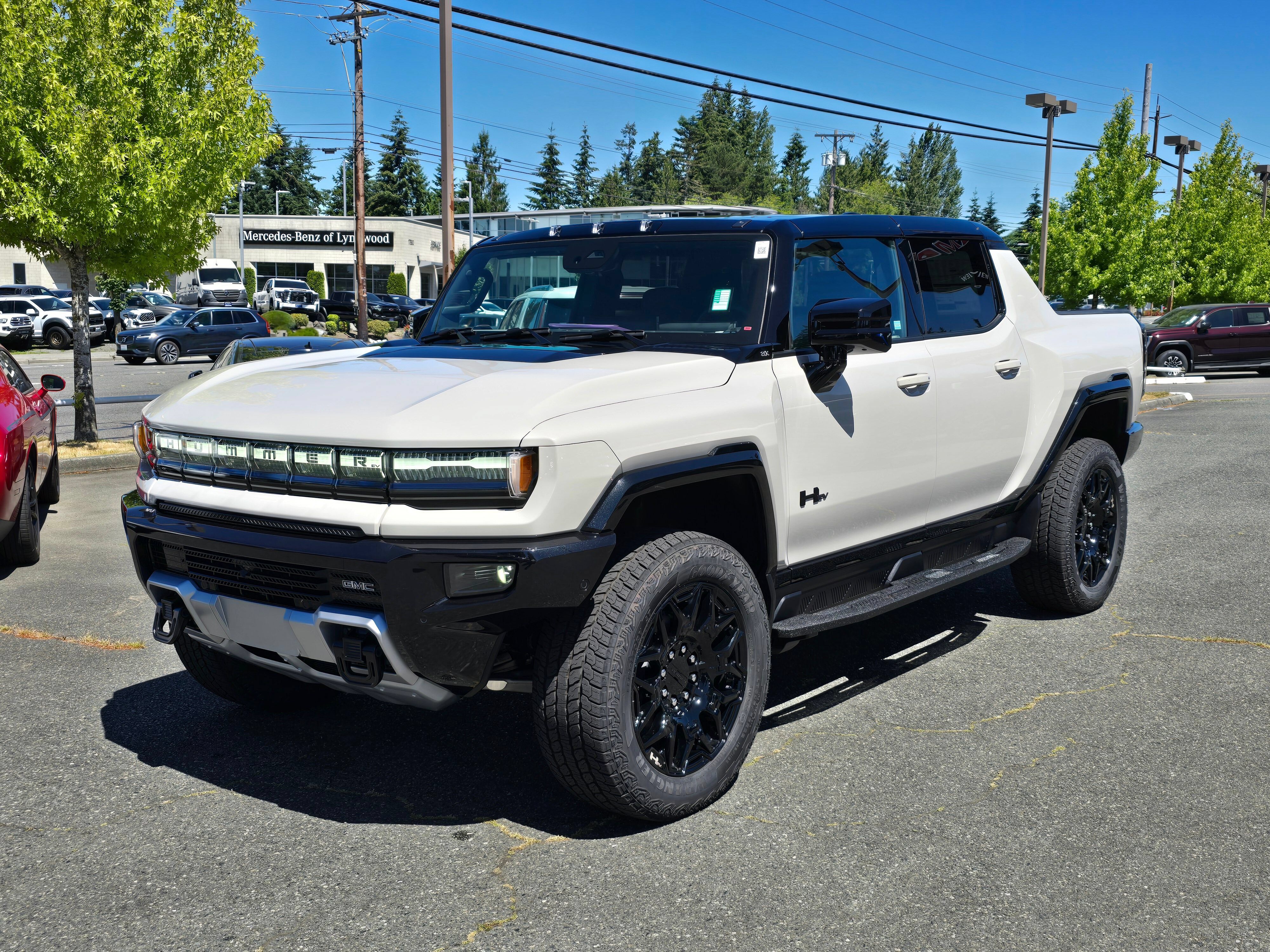 New 2026 GMC Hummer EV 4x4 Crew Cab w/ LPO, Dark Essentials Package image 3