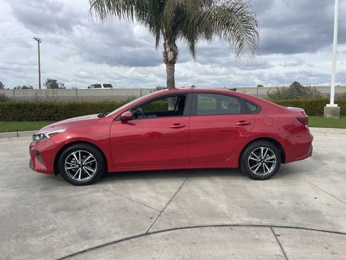 Used 2023 Kia Forte LXS image 5