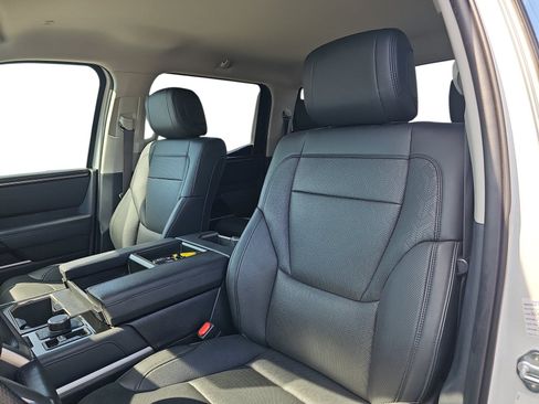 Used 2022 Toyota Tundra Limited AWD/4WD image 12