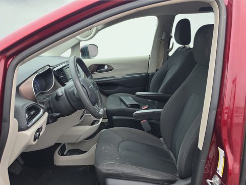 Used 2017 Chrysler Pacifica LX w/ Tire & Wheel Group FWD image 17