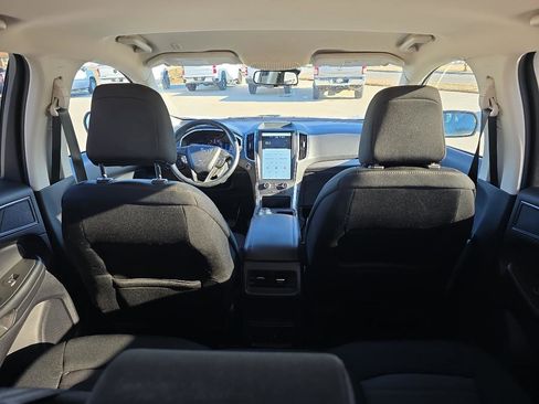 Used 2021 Ford Edge SE image 7