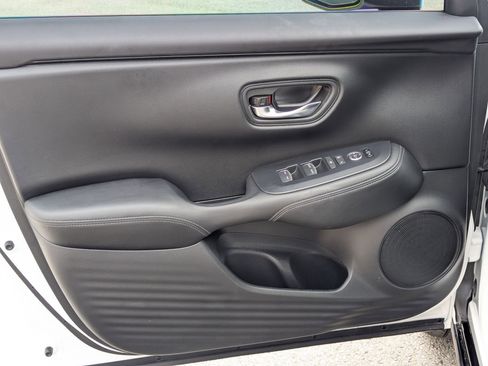 Used 2026 Honda HR-V EX-L image 11