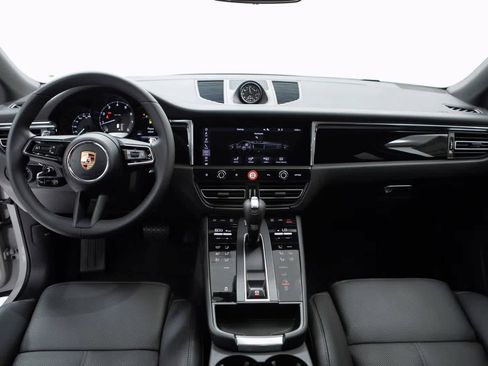Certified 2026 Porsche Macan AWD/4WD image 13