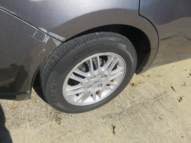 Used 2010 Ford Focus SE FWD image 24