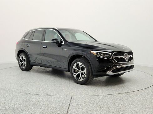 Used 2025 Mercedes-Benz GLC 350e 4MATIC image 3