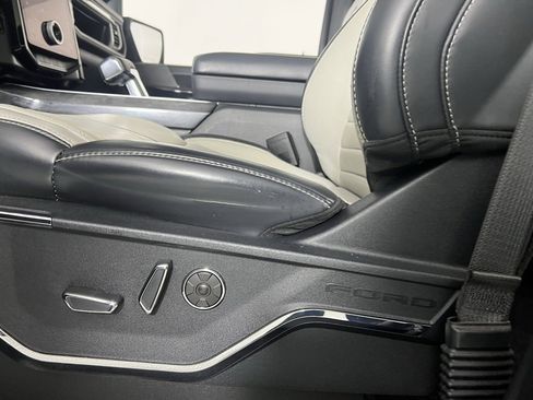 Used 2022 Ford F150 Lightning Platinum image 22