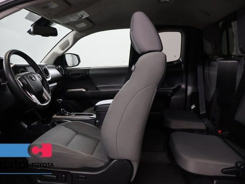 Certified 2022 Toyota Tacoma SR5 AWD/4WD image 29