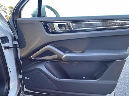 Used 2022 Porsche Cayenne S Platinum image 24