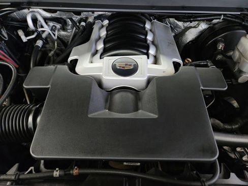 Used 2018 Cadillac Escalade Luxury AWD/4WD image 43