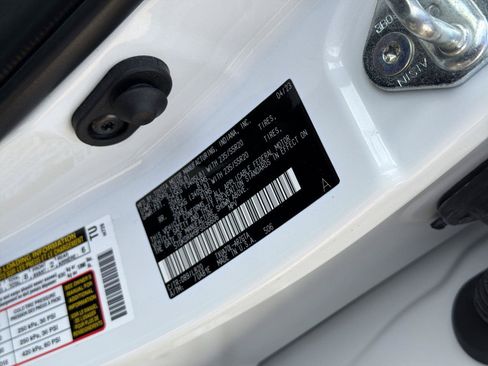 Used 2023 Toyota Highlander Limited FWD image 35