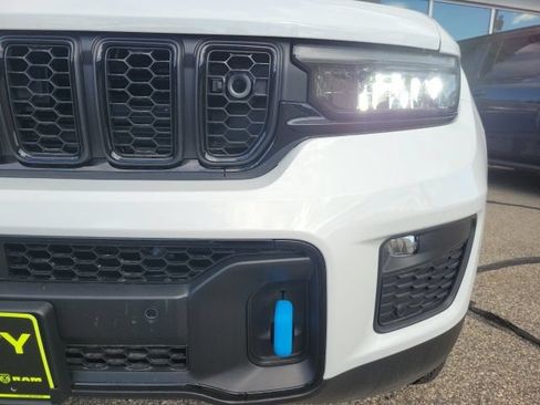 Used 2024 Jeep Grand Cherokee Trailhawk w/ Advanced Protech Group II AWD/4WD image 65