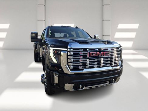 New 2026 GMC Sierra 3500 Denali w/ Denali Reserve Package AWD/4WD image 3