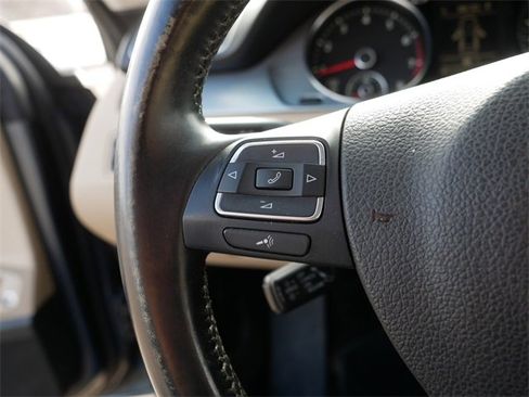 Used 2013 Volkswagen CC Lux image 25