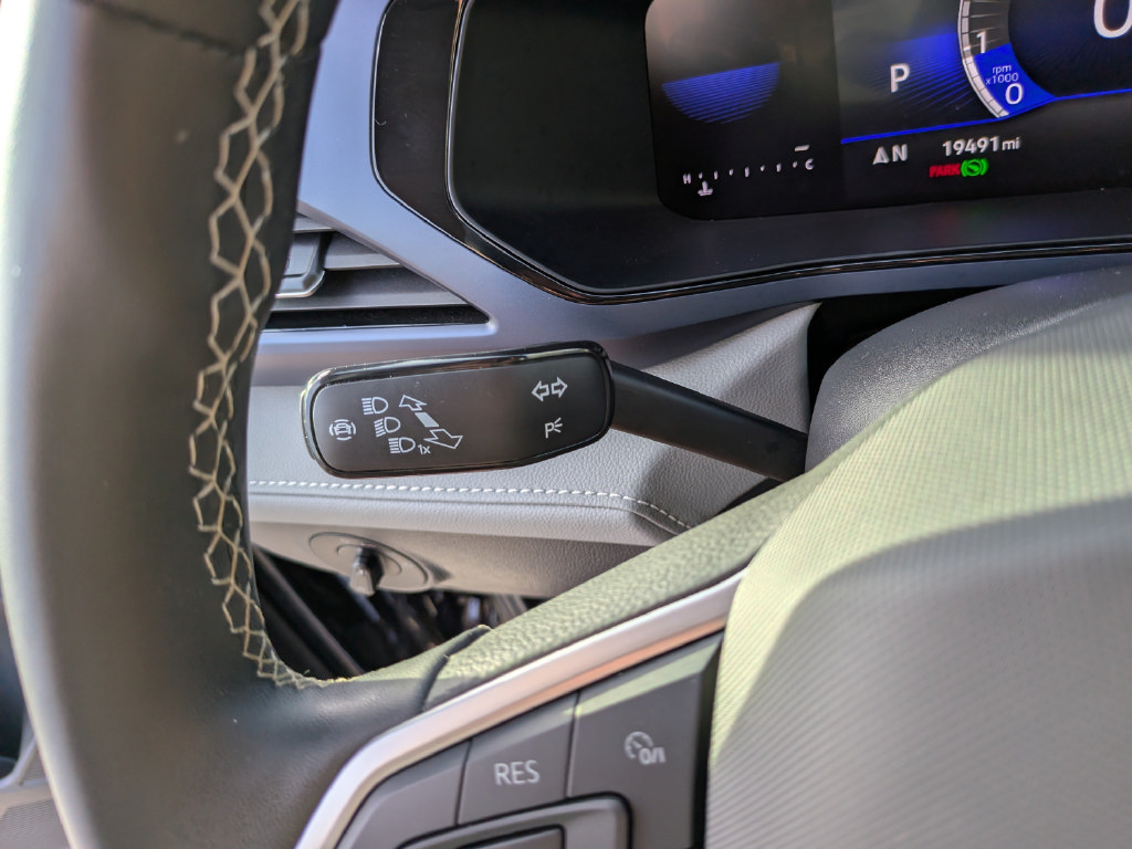 Certified 2024 Volkswagen Taos SE FWD image 29