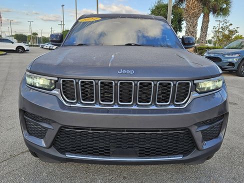 Used 2024 Jeep Grand Cherokee Laredo X image 9