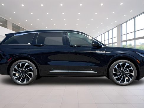 Certified 2024 Lincoln Nautilus Black Label AWD/4WD image 3